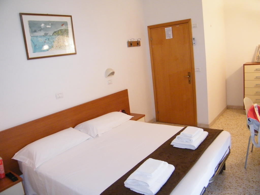 Hotel Nuovo Fiore Cattolica Room photo