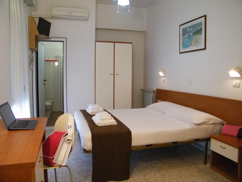 Hotel Nuovo Fiore Cattolica Room photo