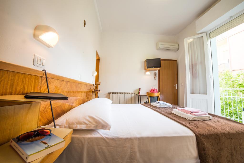 Hotel Nuovo Fiore Cattolica Room photo
