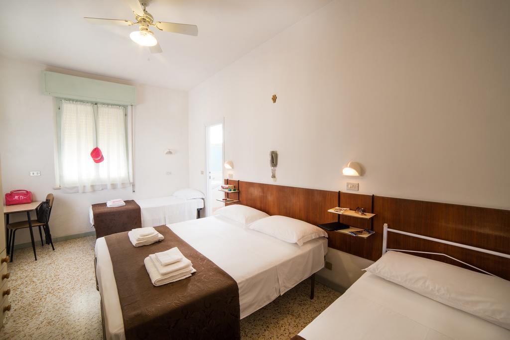 Hotel Nuovo Fiore Cattolica Room photo