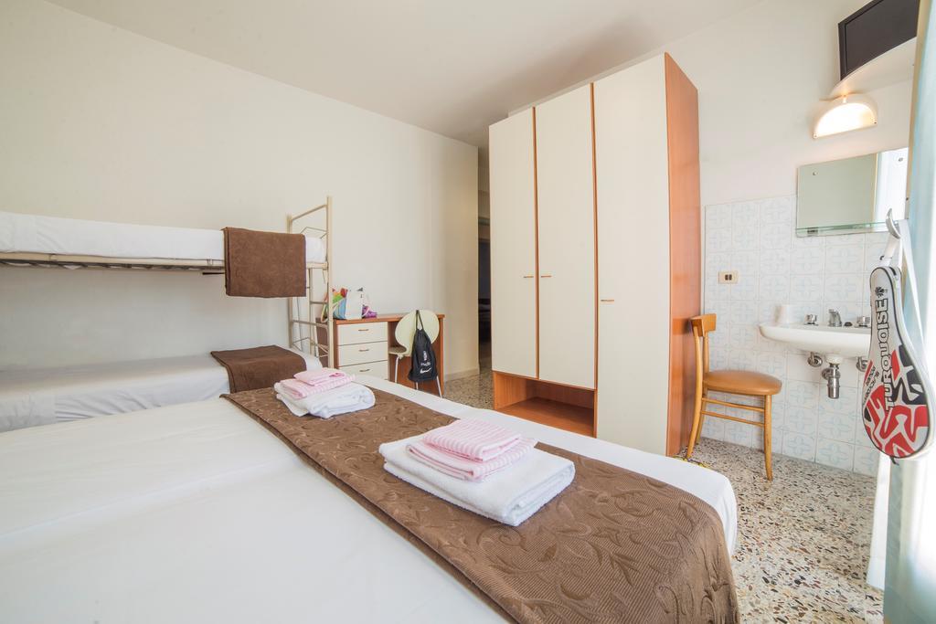 Hotel Nuovo Fiore Cattolica Room photo