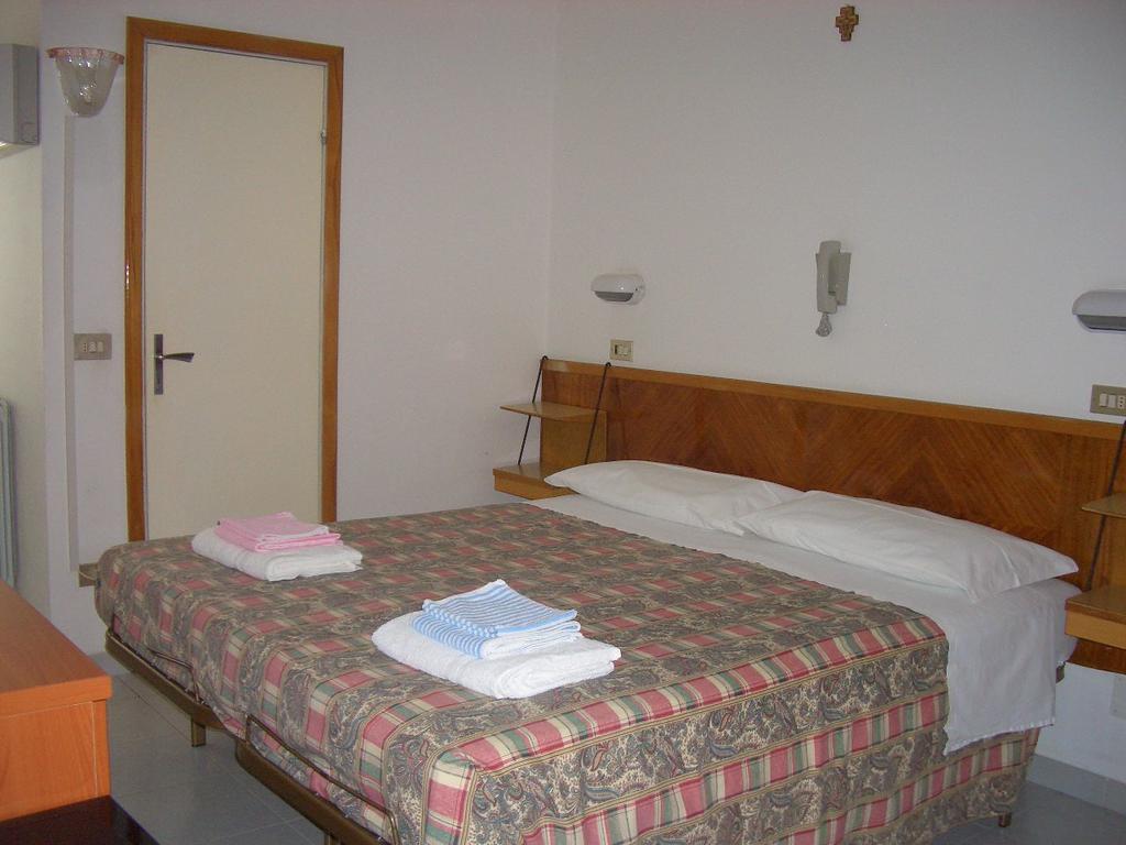 Hotel Nuovo Fiore Cattolica Room photo
